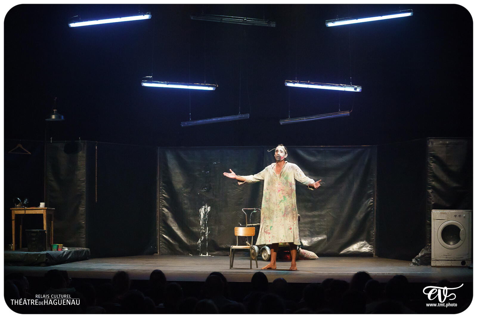 TROP PRÈS DU MUR (TYPHUS BRONX)